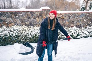 Best Snow Shovels For Back Problems